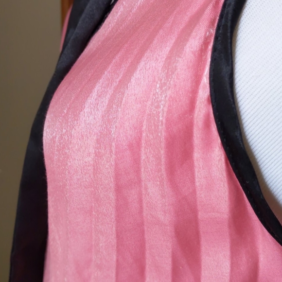 .Summer ClearanceUnique blushing pink tank( free w/ 54.00 purchase - Picture 7 of 8